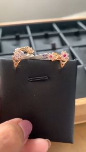 Anting Emas Kadar 300 (6 Karat) dan Kadar 375 (8 Karat): Keindahan & Kualitas