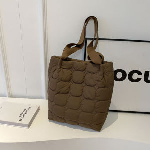 กระเป๋าสะพายไหล่ทรงเมฆแฟชั่นขนาดใหญ่สำหรับผู้หญิง ฤดูหนาวปี 2025 กระเป๋าสะพายไหล่แบบพับได้แบบใหม่ กระเป๋าถือแบบพกพา