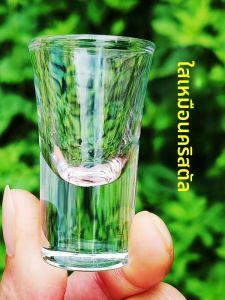 แก้วดื่มเหล้าบุหรี่ขนาดเล็กสำหรับใช้ในบ้าน แก้วดื่มสุราไวน์ผลไม้ แก้วดื่มสุราพิเศษ แก้วดื่มสุราที่มีลวดลายแกะสลัก แก้วดื่มสุราที่มีพื้นสั้น