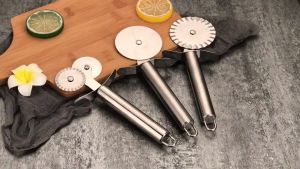High quality stainless steel kitchenware pizza knife multifunctional creative baking tools supplies single wheel round roller knife