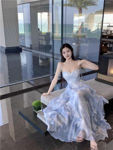 ชุดเดรสยาวเอวสูงผ้าชีฟองแขนกุดสีน้ำเงินสำหรับผู้หญิงในช่วงฤดูร้อน ชุดเดรสยาวคลุมเข่าสไตล์วันหยุด ชุดเดรสเกาะอกสไตล์เกาหลี