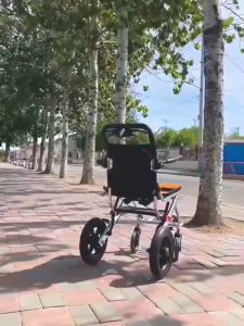 Multifunctional folding wheelchair aluminum alloy wheelchair light folding adult wheelchair travel portable simple trolley weighs 200kg and can be taken on the plane.