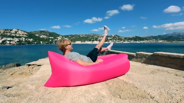 Inflatable Banana Bed Sofa Chair Pillow Lazy Inflatable Bed for - Main Image