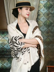 Wo Tion | Elegant Leopard Print Silk Shawl