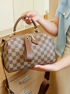 กระเป๋าสะพายข้างผู้หญิงสไตล์วินเทจฮ่องกง ปักลายโบสตัน กระเป๋าสะพายข้างแบบลำลองสำหรับเดินทาง กระเป๋าสะพายข้างแบบสะพายข้าง