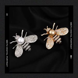 CA  การออกแบบแบรนด์ที่มีชื่อเสียงแมลงชุดเข็มกลัดผู้หญิงที่ละเอียดอ่อนผึ้งน้อยเข็มกลัดคริสตัล Rhinestone ขาเข็มกลัดเครื่องประดับของขวัญสำหรับสาว