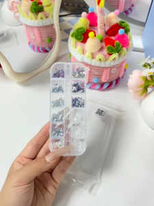 ลูกปัดแก้วคริสตัลแวววับคุณภาพพรีเมี่ยม แบบพลอยเทียมแวววาวทรงกลมสมบูรณ์ ดีไซน์พิเศษสำหรับตกแต่งเล็บอย่างหรูหรา ทนทาน และให้เอฟเฟกต์โดดเด่น