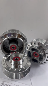 ดุมกระจก กลึงเงา ดุมหน้า - ดุมหลัง WAVE110I / WAVE125Iปลาวาฬ เวฟ110i wave110i 2009-2020 / wave125R/125S/125iไฟเลี้ยวบังลมเลือกรุ่นได้