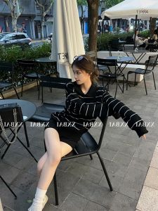 YUANYA | Áo Sweater Nữ Polo Cổ Sọc Đan Màu Rộng