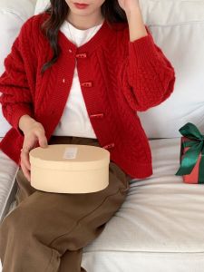 Áo Len Cardigan Ngắn Màu Đỏ Có Nút Cài Hình Con Bò Cho Nữ Mùa Thu Đông Mới Rộng Rãi Thiết Kế Áo Sơ Mi Dày