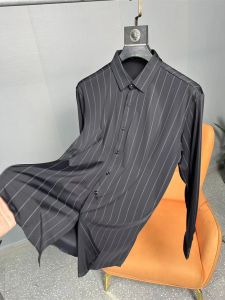 เสื้อเชิ้ตผู้ชายสีพื้นแขนยาวสไตล์ธุรกิจลำลองฤดูใบไม้ผลิระดับไฮเอนด์ ไร้รอยต่อ นุ่ม สวมใส่สบาย เสื้อเชิ้ตผู้ชาย