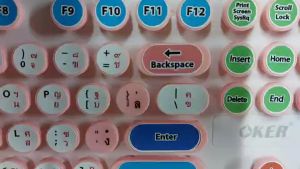 สติ๊กเกอร์แปะคีย์บอร์ด วงกลม มีขอบขาวนิดหน่อย สีดำล้วน ภาษา อังกฤษ ไทย