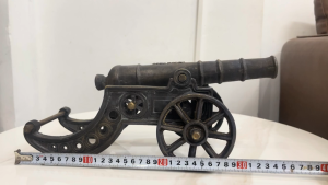 Khẩu pháo thần công bằng đồng phong thủy màu đen dài 35cm rộng 15cm cao 15cm nặng 3kg