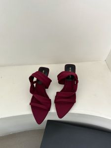 รองเท้าส้นสูงแบบสวมส้นเดี่ยวสำหรับผู้หญิง ทรงหัวแหลม สไตล์สตรีท ทรงหัวมน สำหรับใส่ไปงานแต่งงานในช่วงฤดูร้อนปี 2025