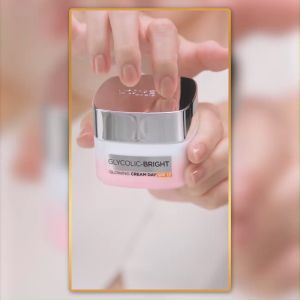 L’Oréal Paris Glycolic Bright Glowing Day Face Cream / Moisturizer SPF30 Brighten and Reduce Dark Spots 50ml