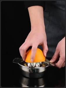 ที่คั้นน้ำส้มแบบมือหมุน พร้อมฟังก์ชันแยกกาก เครื่องคั้นน้ำผลไม้ เหมาะสำหรับคั้นน้ำมะนาวและน้ำส้ม