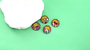 Bandai | 4 Chiếc Thủy Thủ Mặt Trăng Anime Men Pin Thổ Cẩm Dễ Thương Tsukino Usagi Huy Hiệu Kim Loại Trang Sức Cho Quần Áo Ba Lô Phụ Kiện Cosplay Quà Tặng