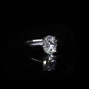 925 Silver Ring Featuring a 2-Carat Oval-Shaped Moissanite Suitable for Daily Wear Weddings Banquets and Gatherings.