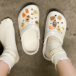 Fashionable Versatile Bathroom Slippers Flat Bottom Simple Design Clog Shoes Nurse Anti-slip Sandals for Women Outdoor Wear