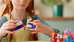 คลิกเพื่อเรียนรู้รายละเอียดเกี่ยวกับ LEGO Friends 42602 Space Research Rover Vehicle Toy (514 Pieces)