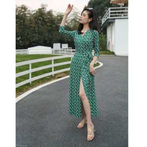 ชุดเดรสผู้หญิงลายสก็อตเขียวฤดูใบไม้ผลิและฤดูร้อน กระโปรงทรงเอเอวสูง แขนยาว คอวี ชุดเดรสผู้หญิงแบบพิมพ์ลายสก็อต