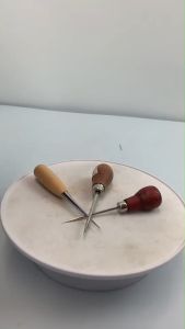 เหล็กแหลมด้ามไม้ เหล็กแหลมงานฝีมือ เจาะริบบิ้น ผ้า หนัง กระดาษ บายศรี มาลัย DIY พร้อมส่ง