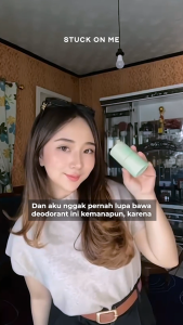 Stuck On Me - Brightening Serum Deodorant Roll On Pure Fresh 50ml - Deodorant Antiperspirant Alami Pencerah Ketiak Dan Menghaluskan Kulit Ketiak Kulit Sensitif Cruelty Free