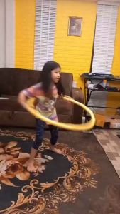 เด็กอนุบาล ฮูล่าฮูป 0.5 kg ลายการ์ตูน สำหรับวงกว้าง 55 cm และมีน้ำข้างในทุกวงจ้า