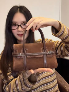 British Style Brown Handbag Womens Outdoor Small Carry Bag 2025 Super Popular Lightweight Luxury Satchel Crossbody Bag