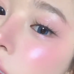 Gege Bear Highlighting Blush Cream Waterproof Multi-Functional Lip And Cheek Dual-Use Cream Creates A Natural Makeup Look Suitable For Cheeks Lips And Face Highlighting.