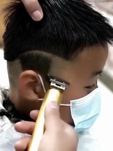 ปัตตาเลี่ยนผม แสดงผลด้วยจอ LCD 8012 แบบไร้สาย Type-C ชาร์จเร็ว เสียงเงียบพิเศษ แกะลาย เครื่องตัดผม