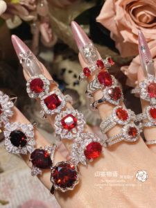 Luxurious Tea Rose Red Ruby Ring Medieval Design Evening Dinner Ladys Ring Versatile Gold Plated Alloy Finger Ring for Women