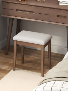 เก้าอี้แต่งหน้าทรงเรขาคณิตแบบเรียบง่ายสำหรับห้องนอน วัสดุไม้ยางพารา เก้าอี้แต่งหน้าแบบพันผ้าอ่อน โต๊ะแต่งหน้า เก้าอี้สำหรับผู้หญิง