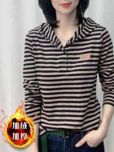 เสื้อยืดคอกลมลายทางมีฮู้ดสำหรับผู้หญิง ทรงหลวม แฟชั่นฤดูใบไม้ร่วง 2024 เสื้อแขนยาวลายทางสไตล์ลำลองสำหรับคุณแม่