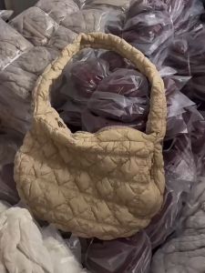 Just Star⚡จัดส่งฟรี สินค้าพร้อมส่ง⚡กระเป๋า tote bag กระเป๋าผ้าใบใหญ่กระเป๋า soft bag female casual lightweight กระเป๋าโฮโบ กระเป๋าทรงก้อนเมฆ แนวเกาหลี ที่ห้อย