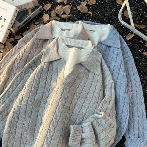 เสื้อสเวตเตอร์คอโปโลปลอมสองชิ้นหลวมๆ สำหรับผู้ชาย ฤดูใบไม้ร่วง/ฤดูหนาว สไตล์อเมริกันย้อนยุค ดีเทลผูกโบว์ แขนยาว ปกติ