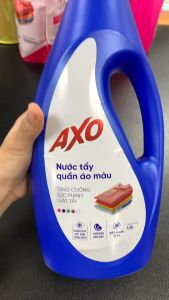 Nước tẩy quần áo màu AXO chai 1.8L (màu xanh)