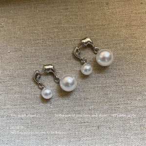 Elegant Versatile Pearl Stud Earrings Womens New Style 2025 Trendy Unique Personality Small Niche High-End Feeling Ear Jewelry