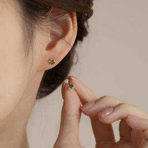 Olive Green Matcha Freezing White Earrings Womens S925 Silver Small Elegant Design Sensation Ear Jewelry 2024 New Fresh out