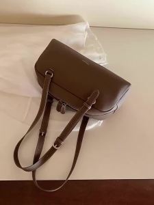 CHIO‘2ND | Túi Đeo Vai Hình Sừng Bò Cổ Điển