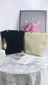 Looyoyu Tas Kanvas Fashion Casual Motif Stripes – Tote Bag Monokrom Elegan untuk Outfit Harian Anda