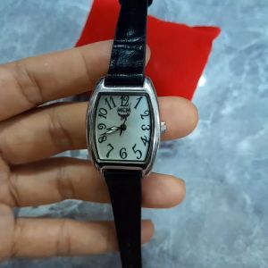 Đồng hồ nữ MCM mặt trãi tia dây da màu đen second hand si nhật- đã qua sử dụng