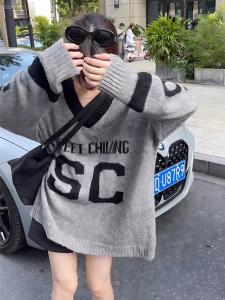White V-Neck Knitted Sweater Women Early Autumn Lazy High-End Feeling Loose Sports Style Letter Embroidery Overhead Top