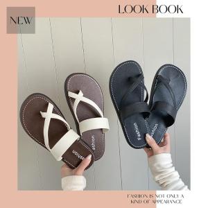 รองเท้าแตะแบบสวม งานแฟชั่นทรงสวย น้ำหนักเบา ใส่สบาย ทรงดี รุ่นนี้พร้อมส่งให้เลือกหลากสี ดีเทลงานสวมนิ้วโป้งบอกเลยว่าเก๋มาก ไม่อยากพลาดขอแนะนำ