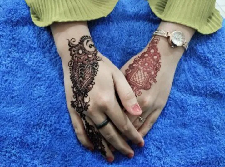 Henna%20Aisyah%20Store%20-%20Henna%20Maroon%201%20box%2012pcs%20-%20Image%204