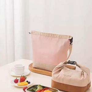 Adjustable Strap Lunch Bag for Convenient Meal Transport during Picnics and Travel