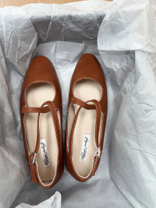 Retro Beige Flat Mary Jane Womens Shoes Carved Floral French Style Fashionable Low Heel round Toe Slip-On Casual Footwear