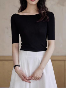 เสื้อสเวตเตอร์ไหมน้ำแข็งคอวีแขนสั้นทรงสลิมฟิตสำหรับผู้หญิงในฤดูร้อน สีดำ เสื้อคลุมกันหนาวแบบสวมหัว ทรงสลิมฟิต แขนสั้น 5 ชิ้น