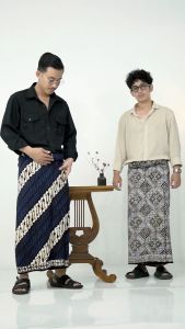 Sarung Batik Cap Bahan Rayon Goyor Eksklusif Warna Monokrom Biru Muslim Santri Pria Wanita Dewasa