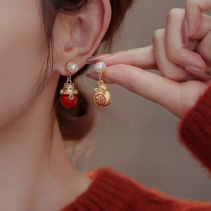 Red Lucky Cat Pearl Earrings Fashionable Elegant Pearl Stud Earrings New 2024 Trendy Autumn Winter High-End Sensation Small Niche